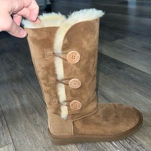 Tall Bailey Button Triplet II women’s Uggs